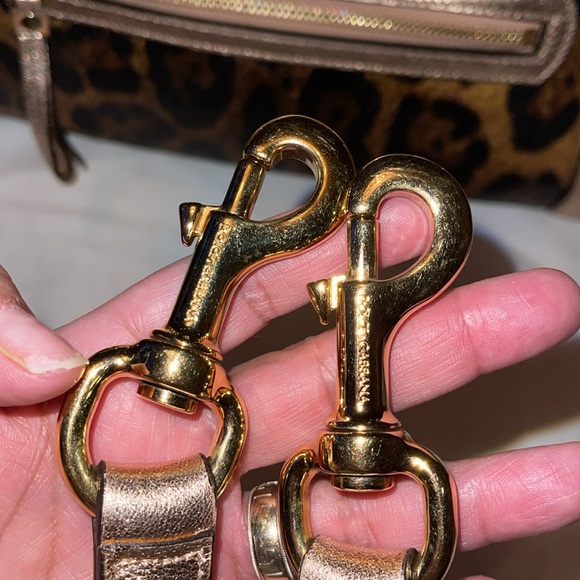 Dolce Cabanna preloved excellent condition bag has a strap leopard print. - Picture 15 of 16